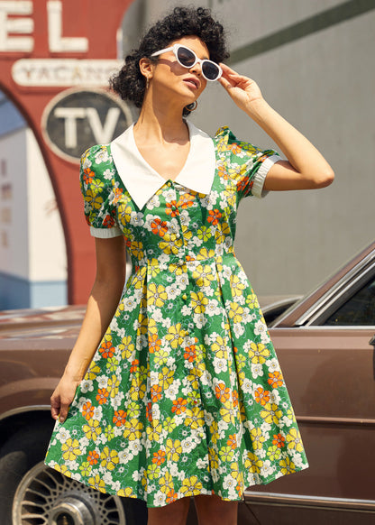 Vestido Evasé Servido con una Sonrisa