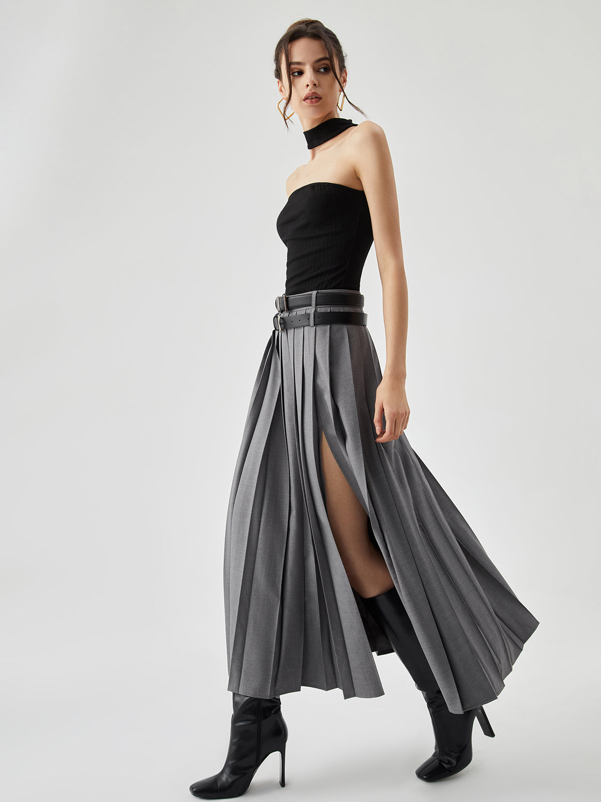 Falda Maxi Plisada Liora gris - vista completa en movimiento